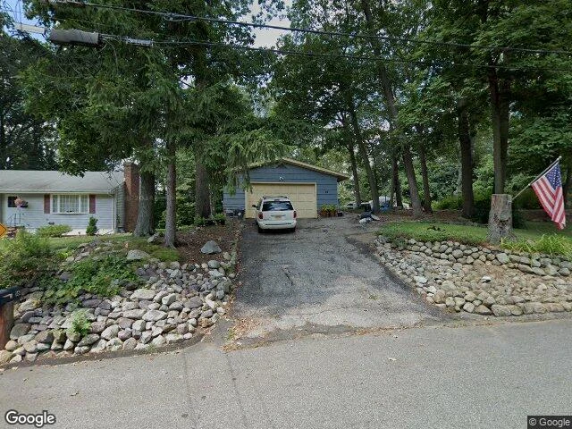 House image located at Oakland, NJ 07436