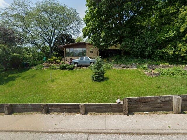 House image located at Muscatine, IA 52761