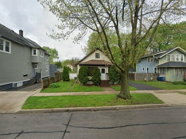 House image located at Aurora, IL 60506