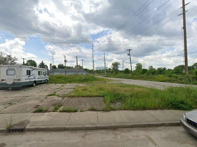 House image located at Indianapolis, IN 46225