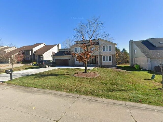 House image located at West Bloomfield, MI 48322