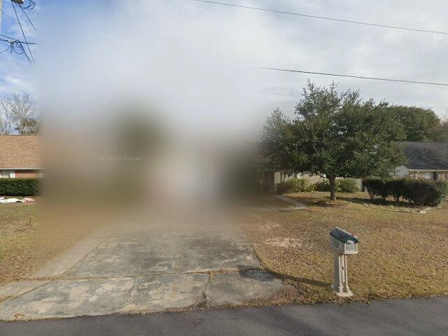 House image located at Crestview, FL 32539