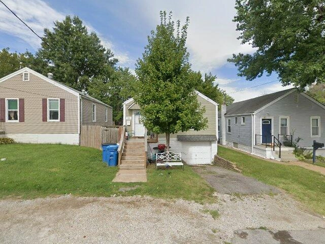 House image located at Saint Louis, MO 63125
