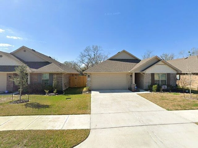 House image located at Angleton, TX 77515