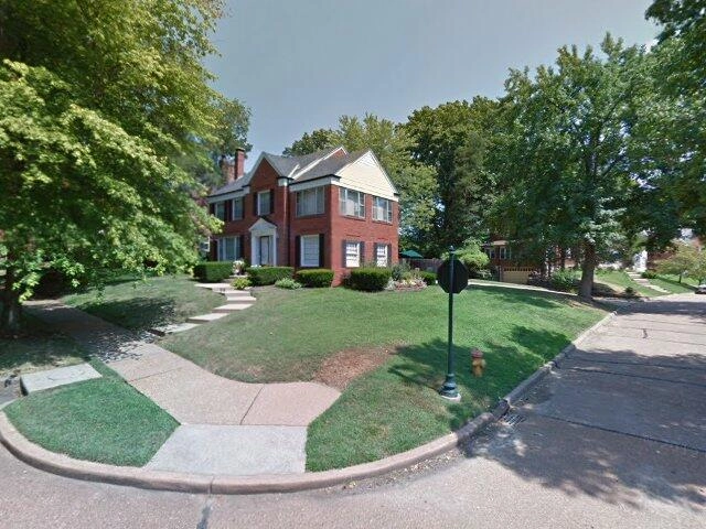 House image located at Saint Louis, MO 63121