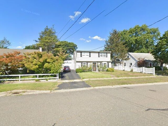 House image located at Farmingdale, NY 11735