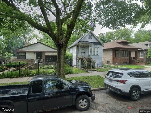 House image located at Chicago, IL 60609