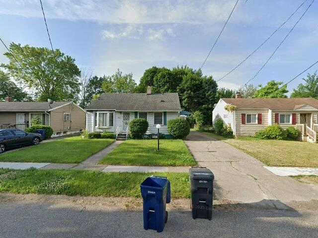 House image located at Flint, MI 48505