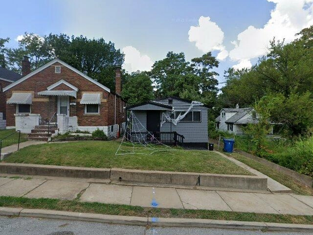 House image located at Saint Louis, MO 63121