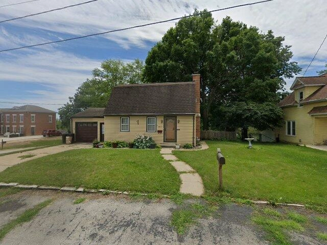 House image located at Anamosa, IA 52205