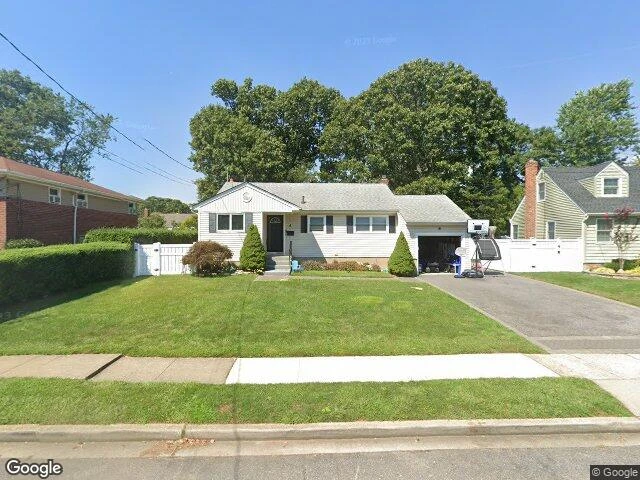 House image located at Massapequa Park, NY 11762