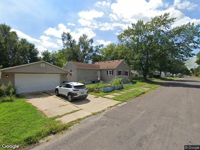 House image located at Pekin, IL 61554