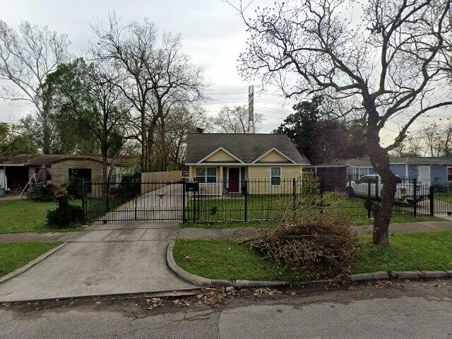 House image located at Houston, TX 77017