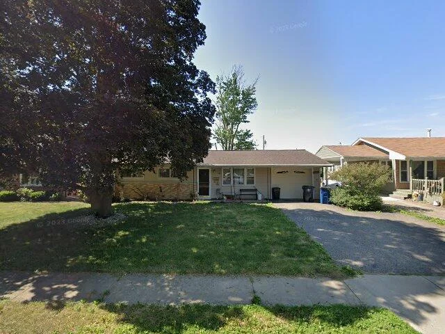 House image located at Canton, IL 61520