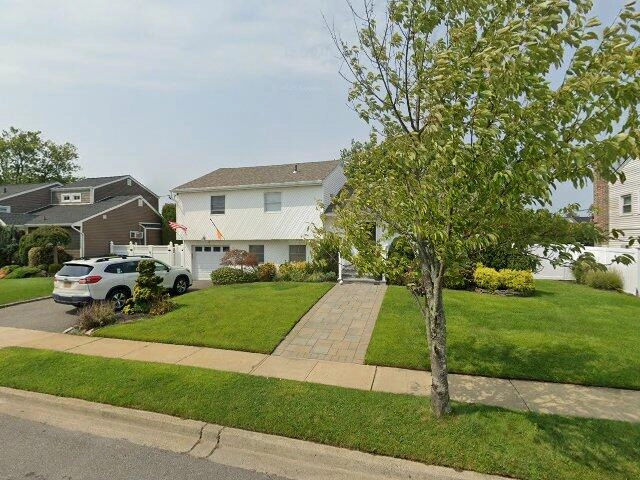 House image located at Massapequa Park, NY 11762