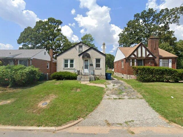 House image located at Saint Louis, MO 63121