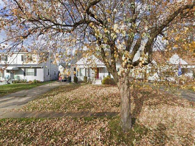House image located at Akron, OH 44306