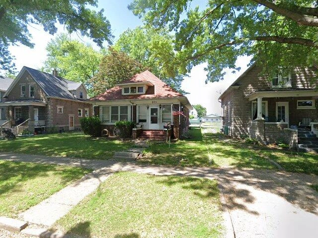 House image located at Moline, IL 61265