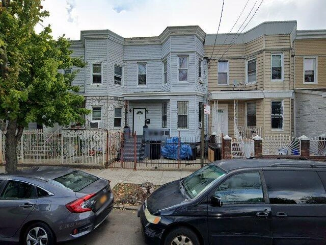 House image located at Oakland, CA 94610