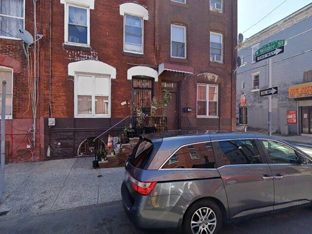 House image located at Pekin, IL 61554