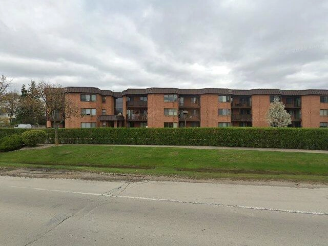 House image located at Willowbrook, IL 60527