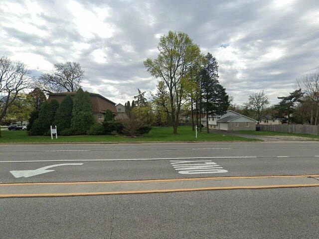 House image located at Clarendon Hills, IL 60514