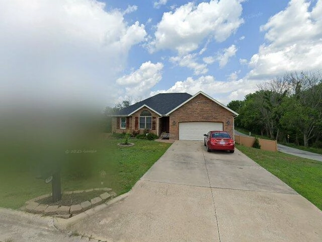 House image located at Tulare, CA 93274