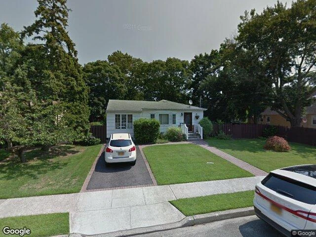 House image located at Lindenhurst, NY 11757
