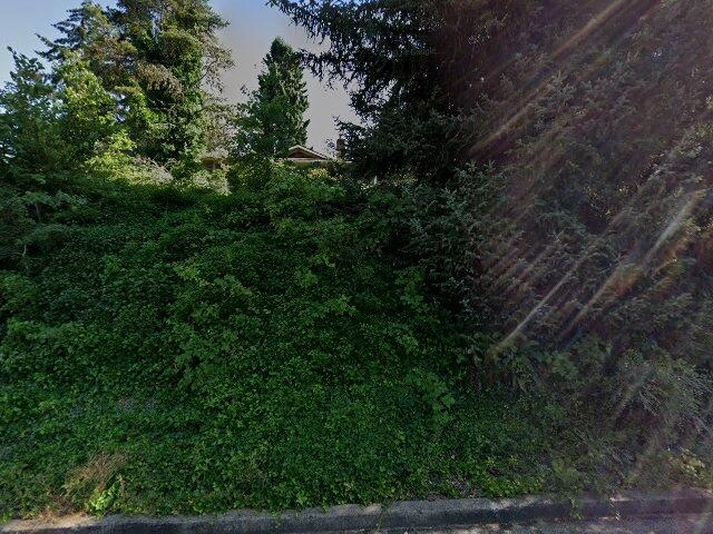 House image located at Eugene, OR 97405