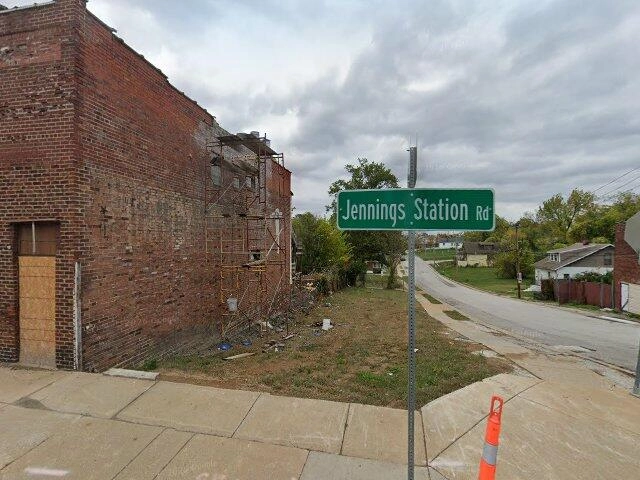 House image located at Saint Louis, MO 63121