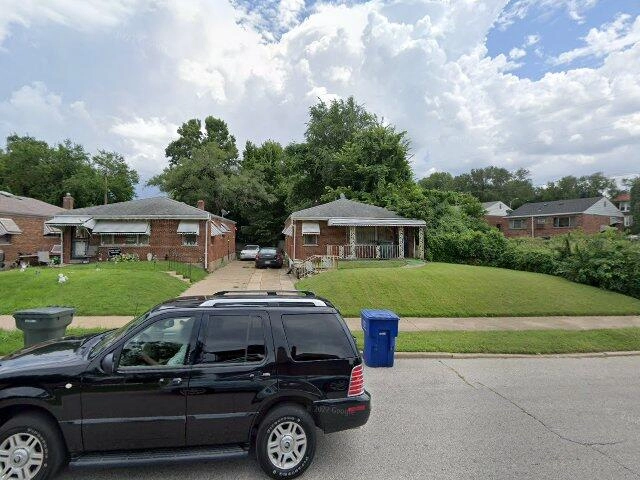 House image located at Saint Louis, MO 63115