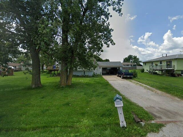 House image located at Davenport, IA 52806