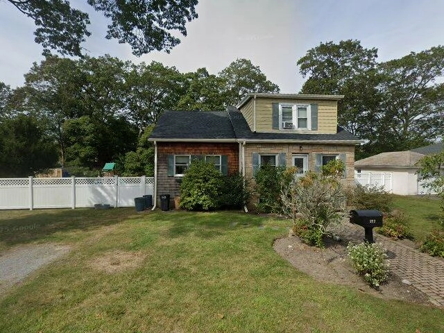 House image located at West Islip, NY 11795