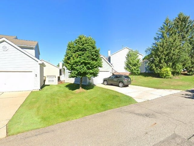 House image located at Novi, MI 48377
