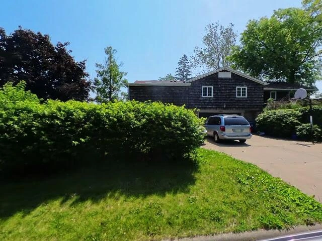 House image located at Clinton, IA 52732