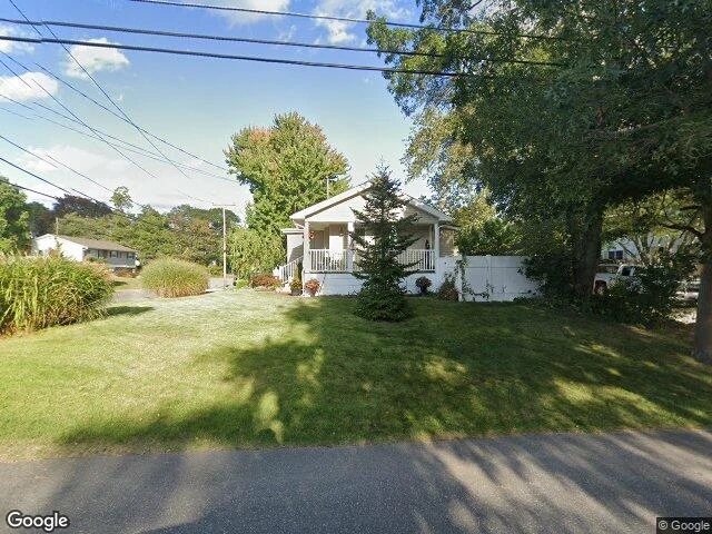 House image located at West Islip, NY 11795