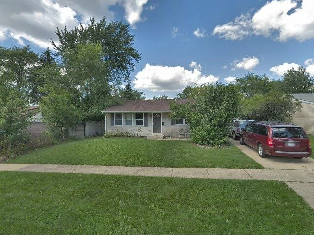 House image located at Carpentersville, IL 60110