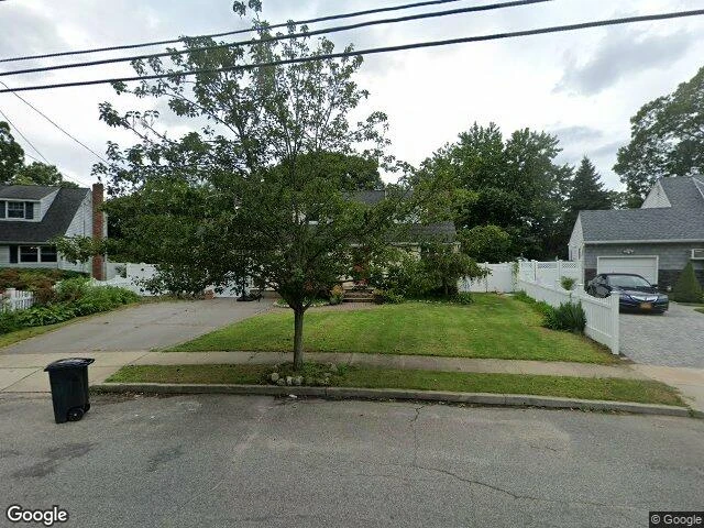 House image located at Massapequa Park, NY 11762