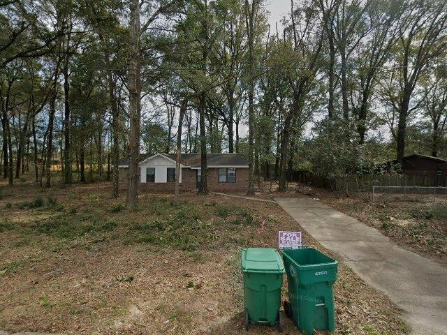 House image located at Crestview, FL 32539