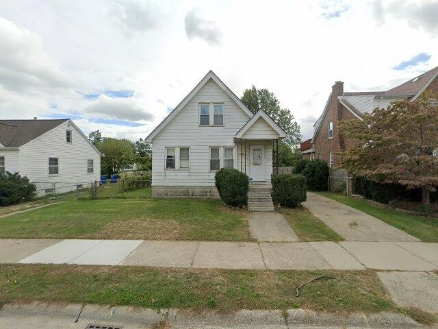 House image located at Warren, MI 48089