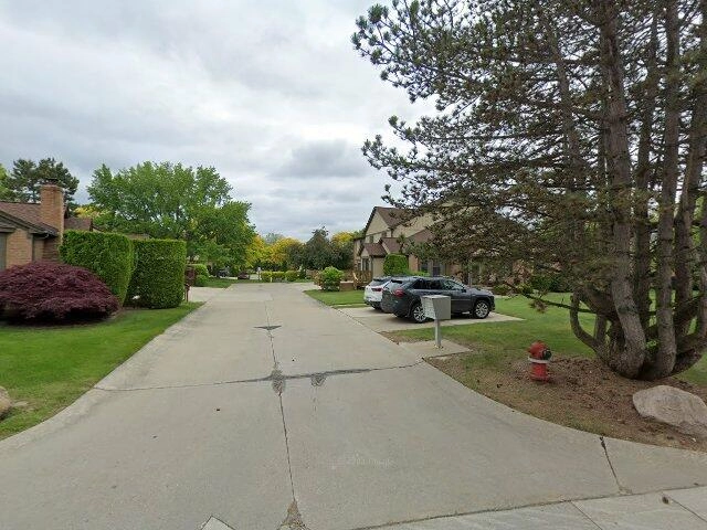 House image located at Rochester, MI 48307