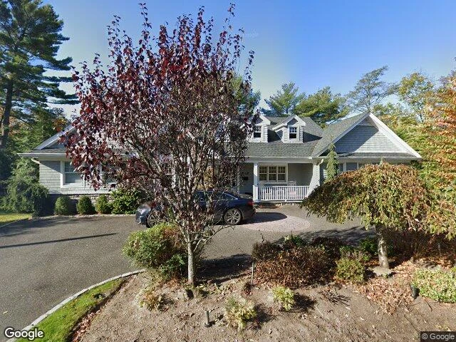 House image located at Hewlett, NY 11557