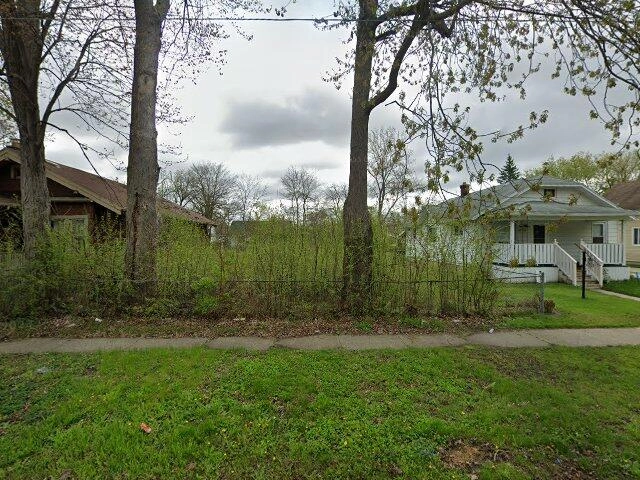 House image located at Saginaw, MI 48601