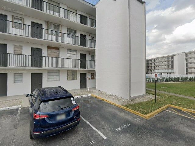 House image located at Miami, FL 33183