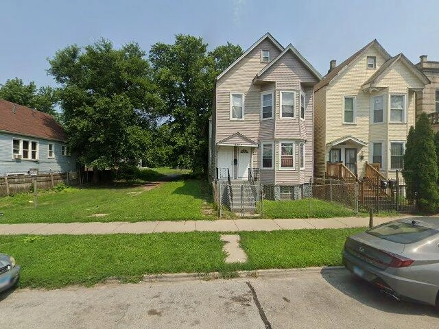 House image located at Chicago, IL 60609