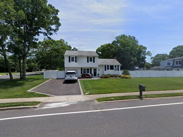 House image located at Bohemia, NY 11716