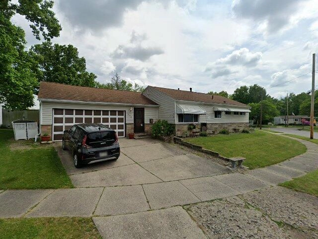 House image located at Akron, OH 44314