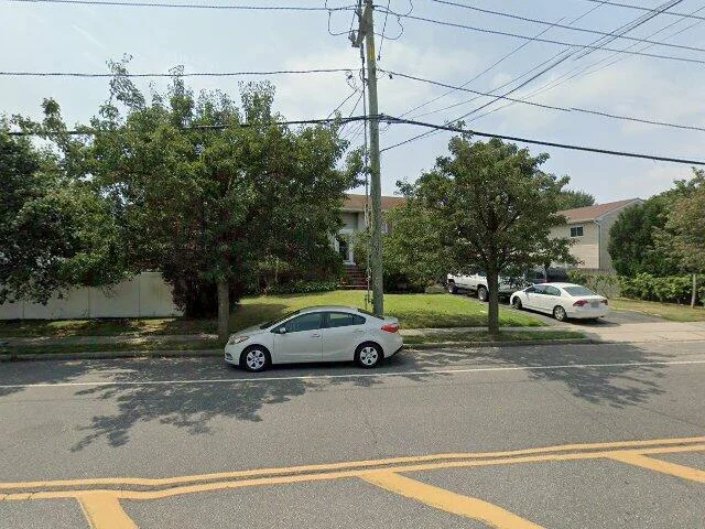 House image located at Farmingdale, NY 11735