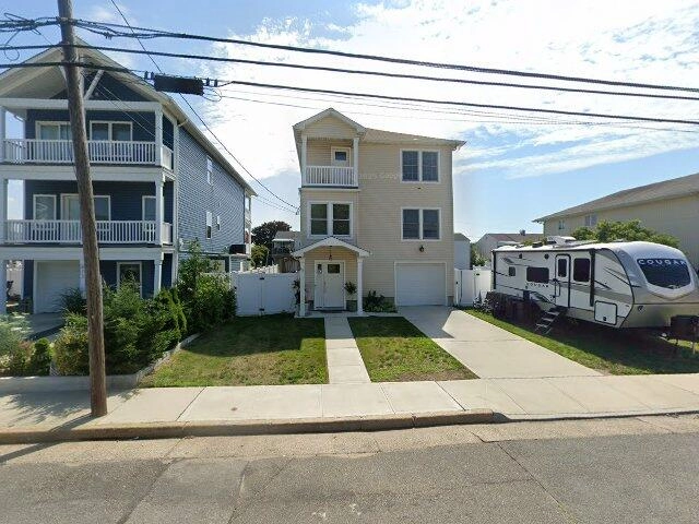 House image located at Freeport, NY 11520