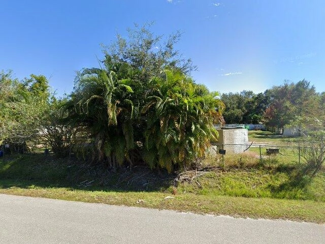 House image located at North Fort Myers, FL 33917
